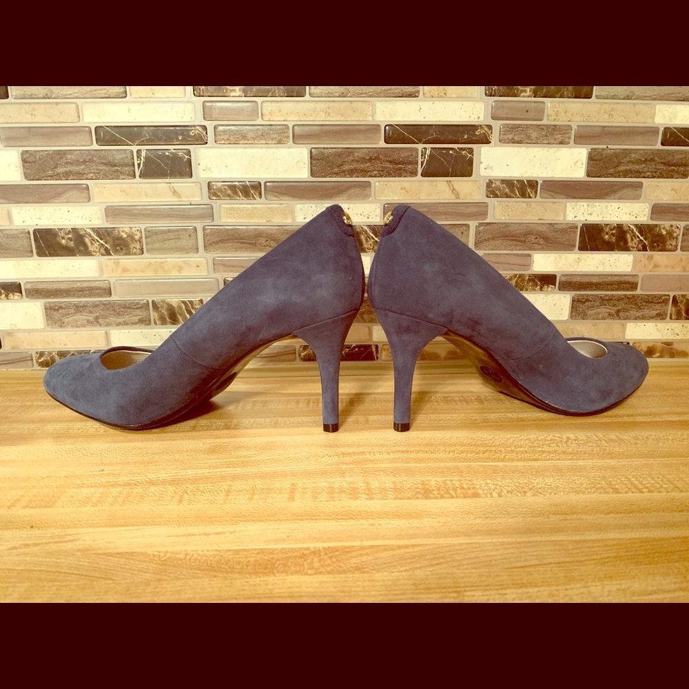 BNWT Michael Kors suede flex pumps